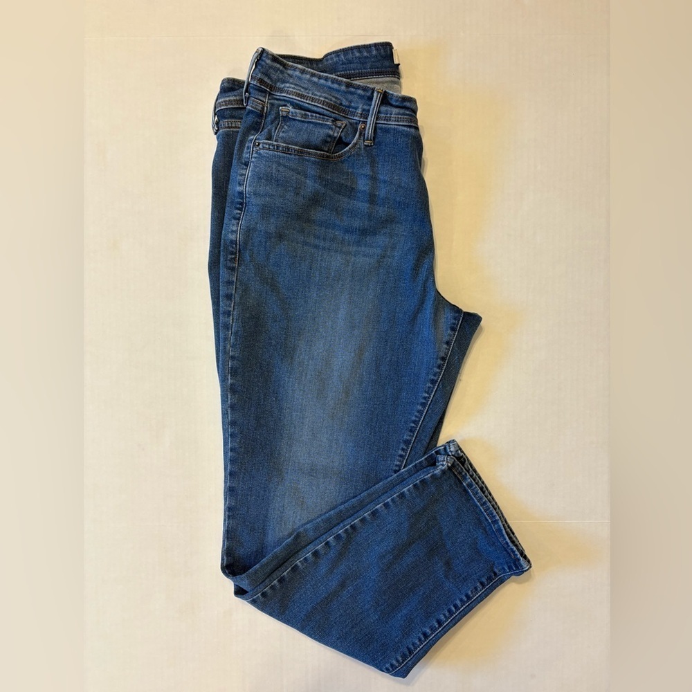 Levi’s Perfectly Shaping 512 Skinny Leg jeans size 18W